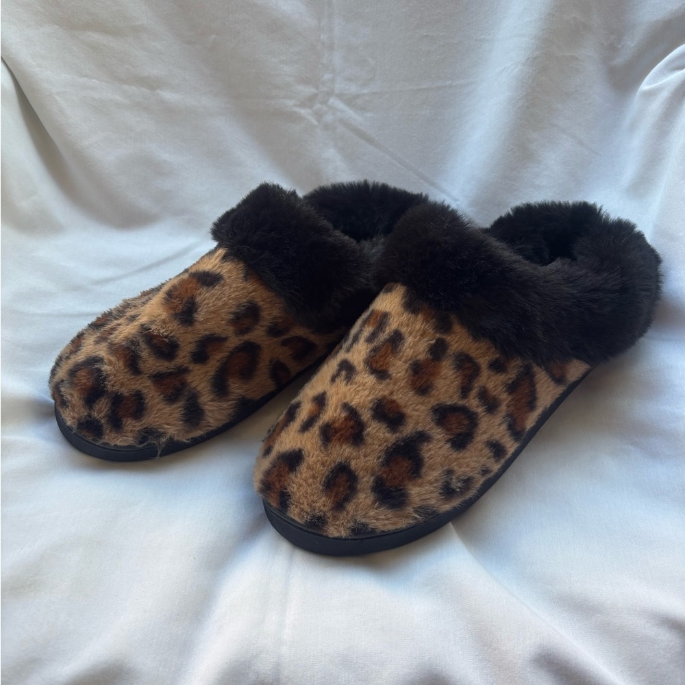 Cuddle Duds women's leopard slippers size 11/12